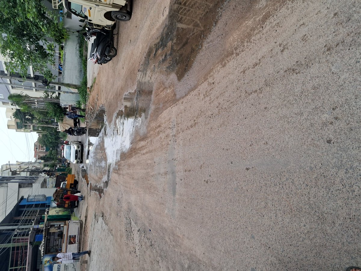 SrinathaSuri's tweet photo. @GadwalvijayaTRS @GHMCOnline
@HMWSSBOnline
@ZC_LBNagar
@DC_LBNagar
Drinking water Wastage.. 
Water Supply line opposite  side of Model Dairy outlet on the road Kamineni - Vanasthalipuram is leaking (seems to be valve)
And the road leading to Sahara States is flooded with water. https://t.co/6y8wo7ONXa