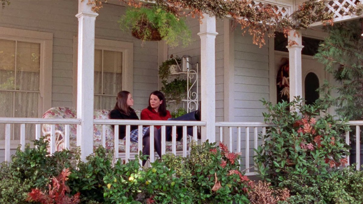 asppu_ao's tweet photo. 秋になると観たくなる " Gilmore girls " を流しながら まったり 📚🍂 https://t.co/vxS3iaizZc