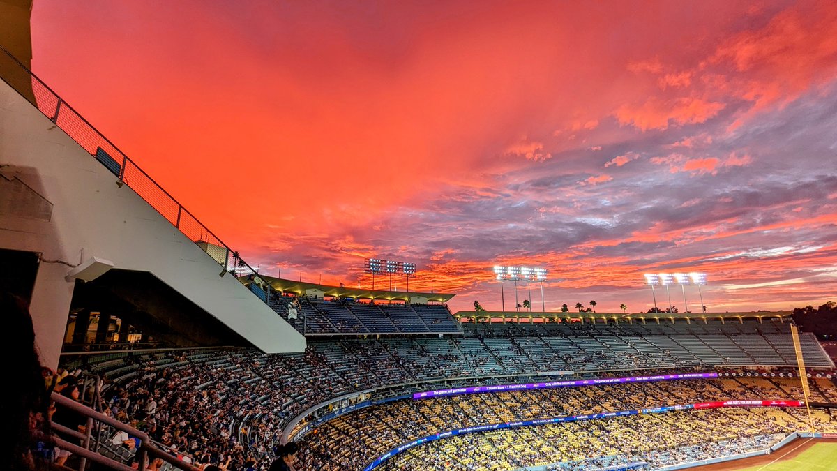 BigRaz818's tweet photo. the Sunset at Dodger Stadium...... #CottonCandy https://t.co/DPSSJbQD4a