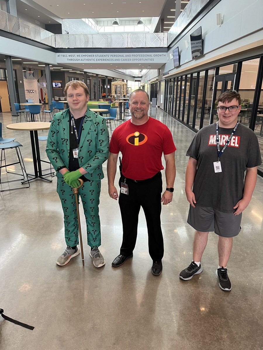 TECCwest's tweet image. Some of our favorite super heros are here today.
#LISDBeKind
@GilbreathJustin 
@JenSurgeson