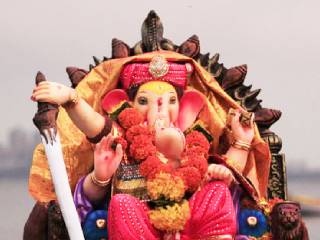 Kolkata High Court admonishes Govt for denying permission to celebrate Shri Ganesh Festival at venue of Durga-puja

Why permission for Hindus’ other Deities’ ‘puja’ cannot be granted when permission is given for Durga-puja’?

sanatanprabhat.org/english/82753.…

#Article14 #GaneshChaturthi