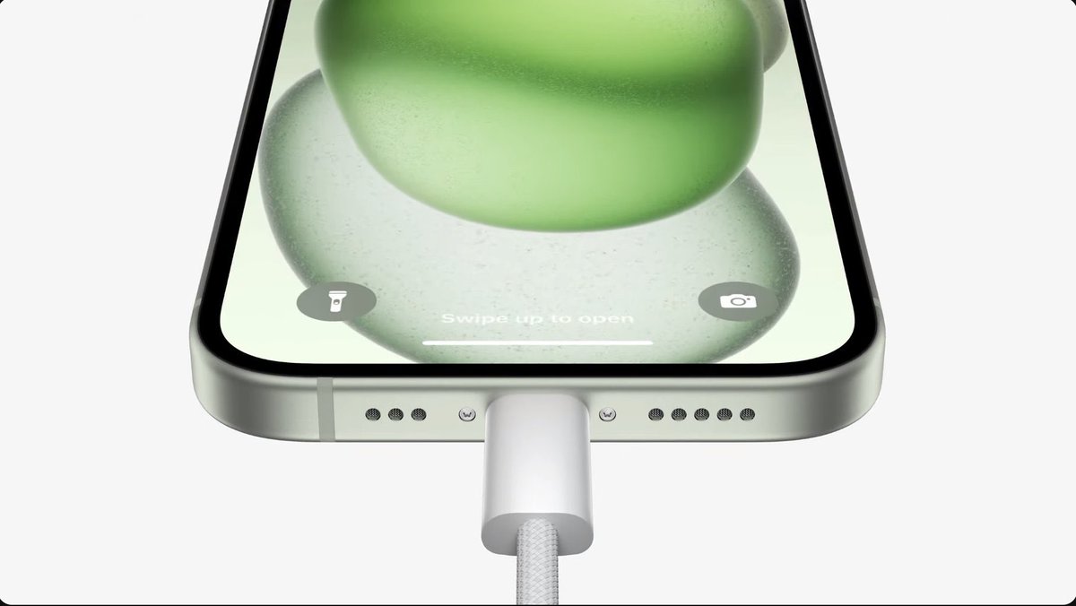 gangeshwark's tweet photo. Finally the USB-C here 😂 #AppleEvent https://t.co/901BkcfugK