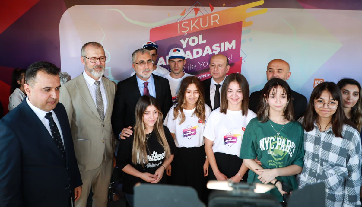 imdburosen's tweet photo. Türkiye İş Kurumu tarafından İş ve Meslek Danışmanlığı Hizmetleri kapsamında yürütülen Ne Eğitimde Ne İstihdamda Olan Gençler için İşgücü Piyasası Destek Programı“İŞKUR Yol Arkadaşım” tanıtım aracı Sn Bakanımız Prof. Dr. @isikhanvedat’ın teşrifleriyle uğurlandı. @TurkiyeIsKurumu https://t.co/QzyzVDIkLs