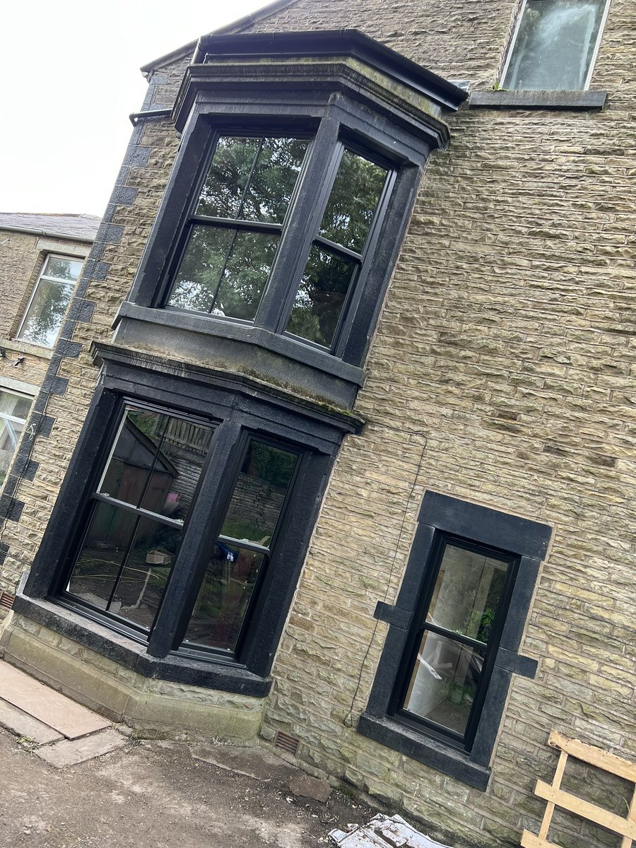 mcdermottwindow's tweet photo. π€A huge transformation on this stunning character property. Black @VictorianSlider Sash Windows π
Before and After - They just look amazing π€© we love them π #restorationproject #makeitright #mcdermottwindows https://t.co/KQBm77E3jo
