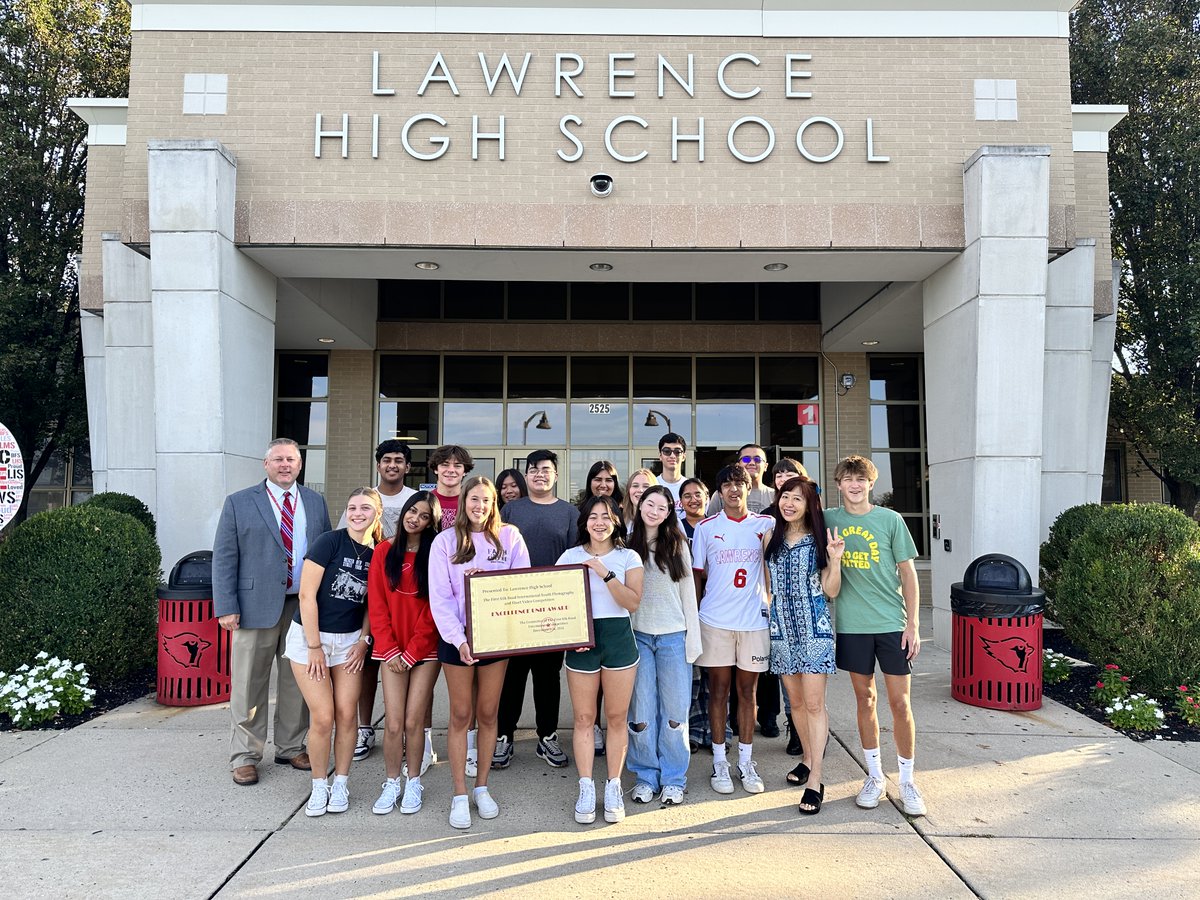 I'm very happy to announce that my senior Mandarin Chinese class has won the 'Excellence Unit Award!' I am very fortunate and excited about the award and future. This class makes me very proud and adds sparks to my life. Big thank you to Dr. Adam! Go Cardinals!! ❤️