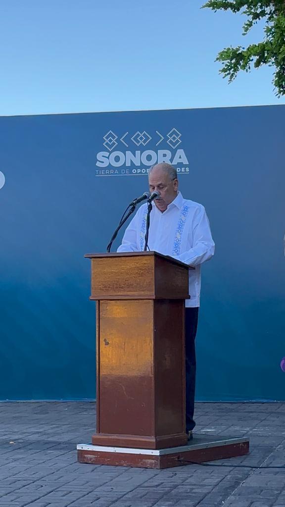 JuntaCaminosES's tweet photo. la #JCICES, el #IMTES, la #SecundariaTécnica6, la #SEDENA y personal de estos Organismos realizaron el acto cívico de Honores e Izamiento de Bandera en la explanada del Centro de Gobierno, el Dir. General @lalopachecog dirigió un mensaje a los presentes. #2añosTransformandoSonora https://t.co/ZAF9d7Kf0D