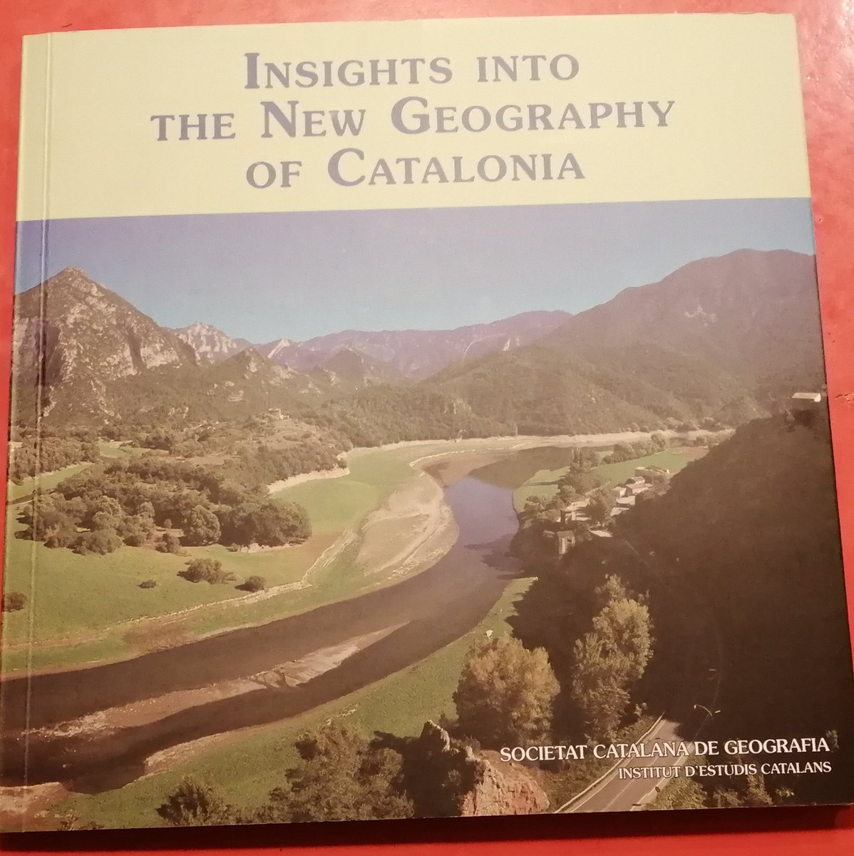 ClimentRoyo's tweet photo. A delightful book from the Societat Catalana de Geografia on the occasion of the #eugeobcn23 congress!

@SCGeografia 
@iec 
@GeografiaUB https://t.co/iCioZCkLiK