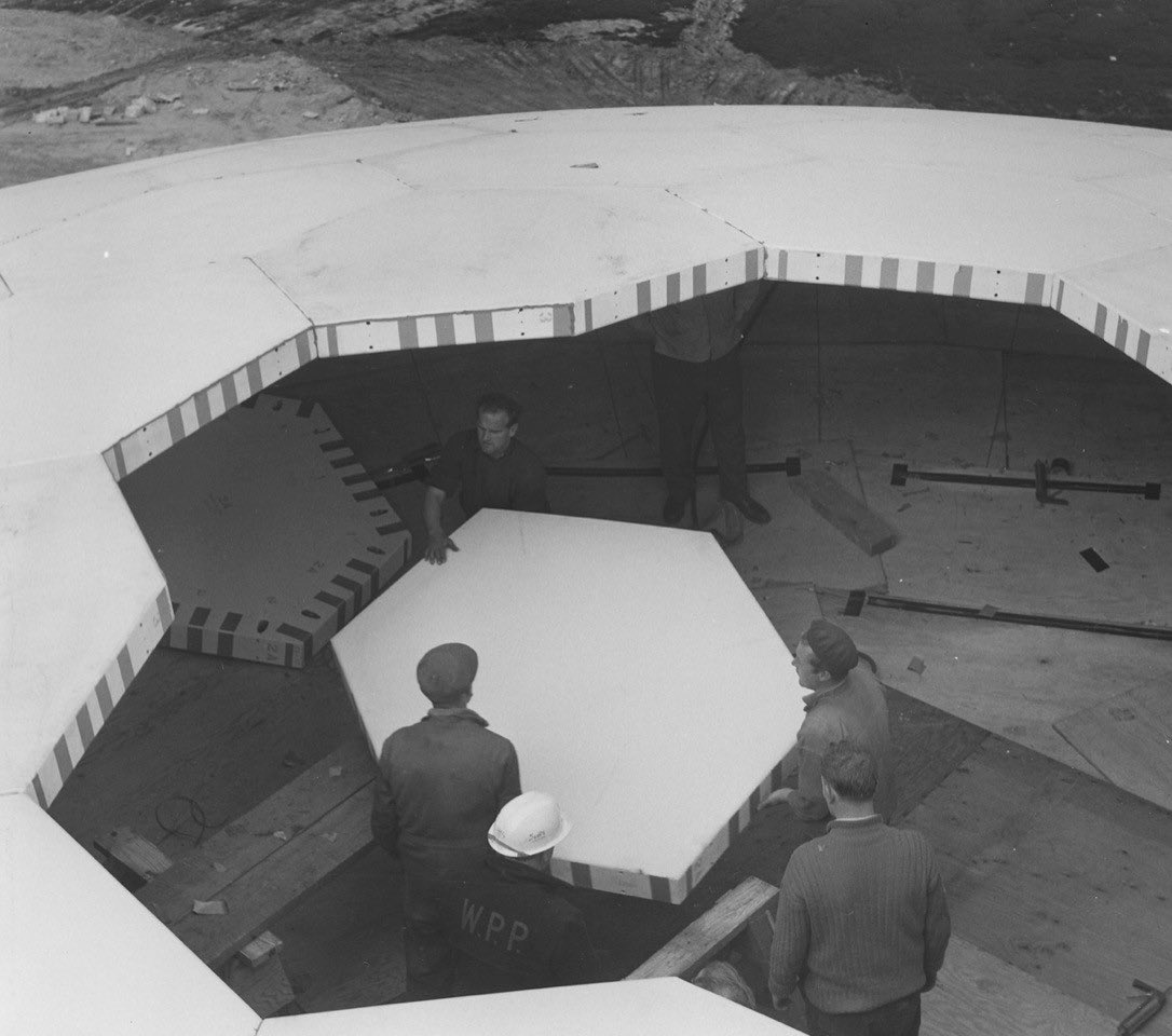 RAFFylingdales's tweet photo. Golf balls are taking shape with ground breaking panels in 1963. Visit our Instagram &amp; Facebook pages for more pictures from our archive.
#teamfylingdales #keepingspacesafe #60years #ukandus #spaceoperations #partnership 
@UKSpaceCmd @RoyalAirForce @US_SpaceCom @spacegovuk https://t.co/tdFfPMDcOj