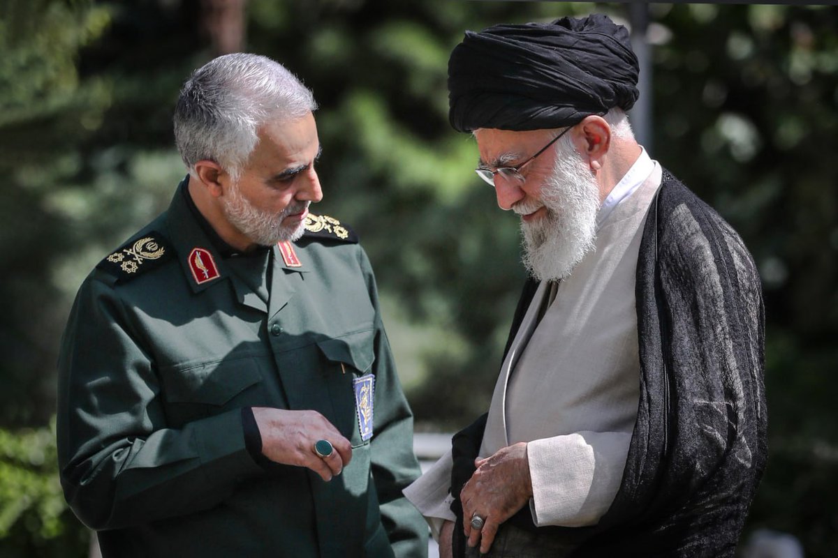 Mehdi_V313's tweet photo. تفاوت سپاه امام حسین علیه السلام و عمر بن سعد در نماز و روزه و احکام نبود! 
در پیروی از " ولایت " بود!

#لبيك_يا_خامنه_ای https://t.co/EXOpADXPCF