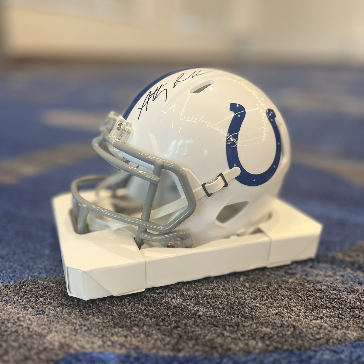 Who’s ready for some Colts-Texans Trivia? By the way, one lucky participant will win a SIGNED Anthony Richardson (@GVOaant) Mini Helmet, just LIKE and RT this Tweet for a chance to win!✍️ ⬇️THREAD⬇️