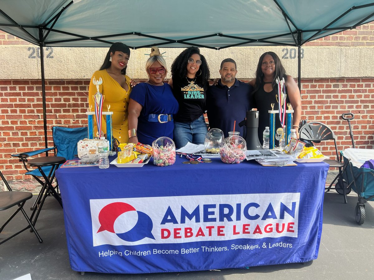 American_Debate's tweet photo. On September 9, we served as a community partner at the District 19 back to school event
We gave out drinks, candy, & chips, & free raffles for gift cards.
Shout outs to the Brooklyn Law & Tech HS debaters for volunteering
#DebateChangeLives #DebateforAll #District19DebateLeague https://t.co/ngaSLXmiBv
