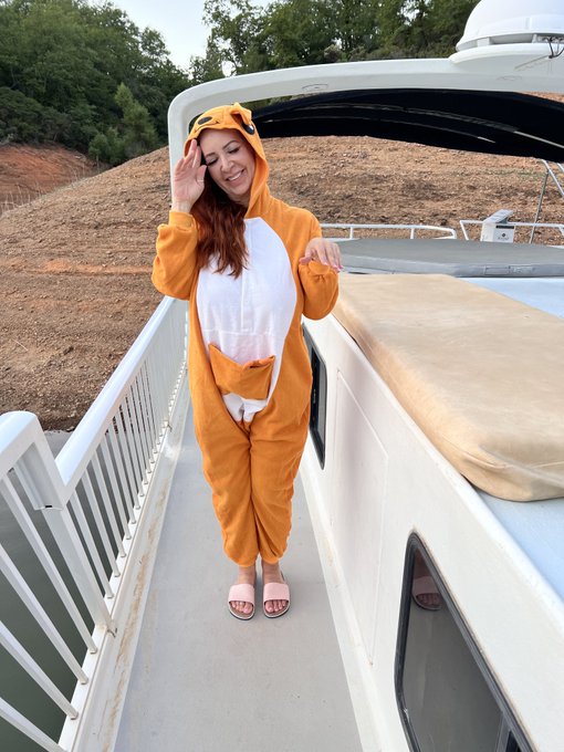 Camel? Or&hellip;? #PhoebeSwinger #swingerpodcaster #maturemodel #onsie https://t.co/5sK9gz5GuA<a href="/tag/phoebeswinger"class="tags">#PhoebeSwinger</a><a href="/tag/swingerpodcaster"class="tags">#swingerpodcaster</a><a href="/tag/maturemodel"class="tags">#maturemodel</a><a href="/tag/onsie"class="tags"><span>#onsie</span></a>