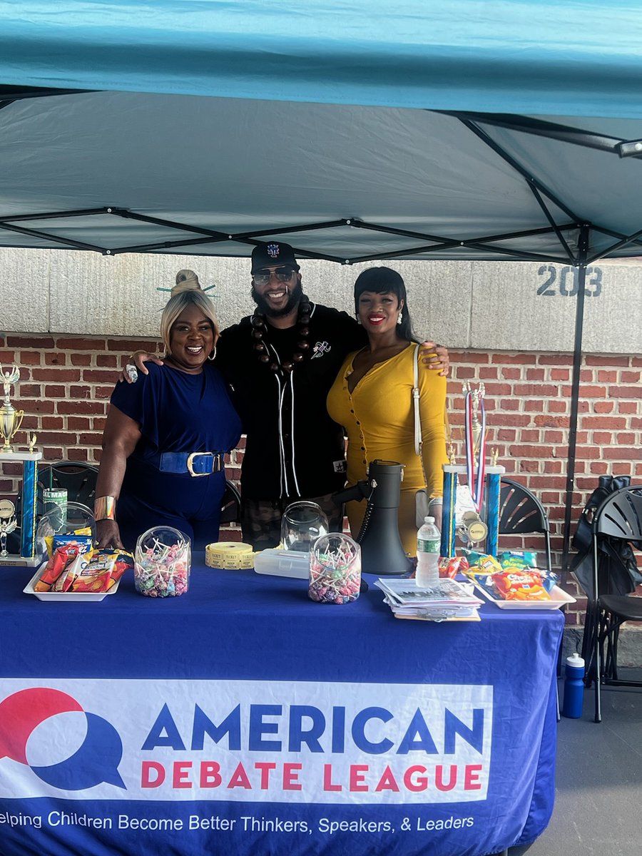 American_Debate's tweet photo. On September 9, we served as a community partner at the District 19 back to school event
We gave out drinks, candy, & chips, & free raffles for gift cards.
Shout outs to the Brooklyn Law & Tech HS debaters for volunteering
#DebateChangeLives #DebateforAll #District19DebateLeague https://t.co/ngaSLXmiBv