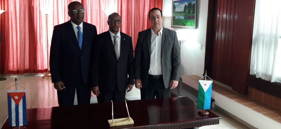 Se firma Acuerdo de Cooperación entre los ministros de salud de Cuba y Djbouti... demostrado los lazos de hermandad.
#CubaCopera 
#cubacolabora