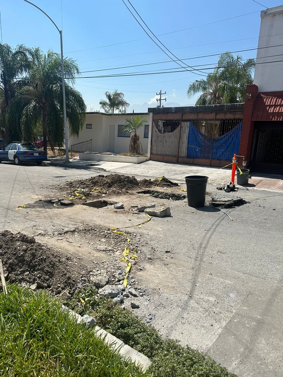 YoolaMolinaa's tweet photo. @PC_NuevoLeon @AyD_ParaTi @nuevoleon @colosioriojas obras inconclusa!!! Más de 3 semanas con problemas de vialidad 3 días sin agua por fallas de fuga @Cicmty ayuda!!! Sin señalamientos
5ta Ave. Cumbres 1er Sector Monterrey NL https://t.co/H02gD2IWC5