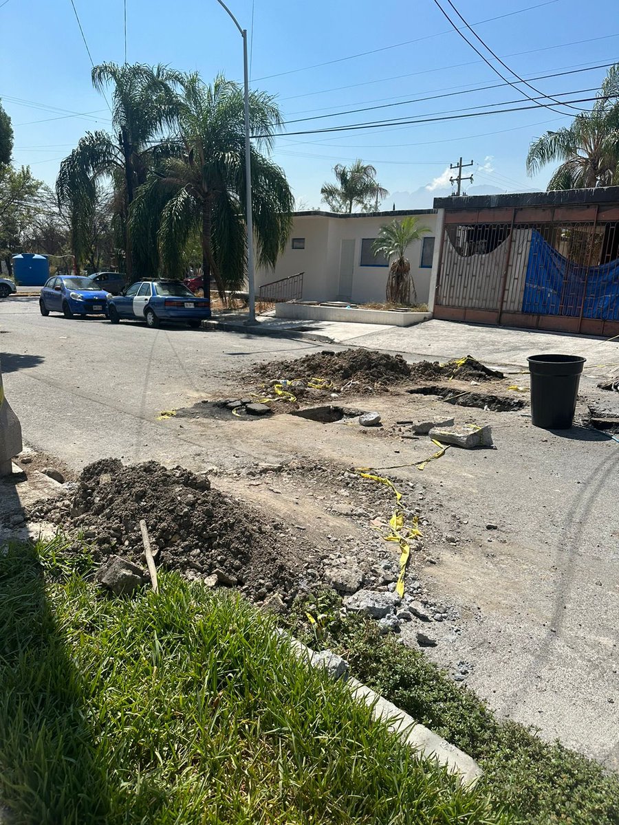 YoolaMolinaa's tweet photo. @PC_NuevoLeon @AyD_ParaTi @nuevoleon @colosioriojas obras inconclusa!!! Más de 3 semanas con problemas de vialidad 3 días sin agua por fallas de fuga @Cicmty ayuda!!! Sin señalamientos
5ta Ave. Cumbres 1er Sector Monterrey NL https://t.co/H02gD2IWC5