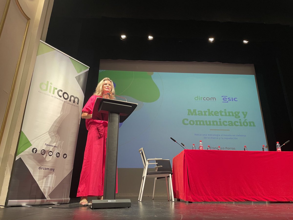 Iniciamos un acto largamente esperadoz, pues lo ideamos hace di un año. Gracias ⁦<a href="/DircomAND/">Dircom Andalucía</a>⁩ y ⁦<a href="/FAdeMarketing/">Federación Andaluza de Marketing</a>⁩ bajo el auspicio de ⁦<a href="/cmarketingal/">Club de Marketing de Almería</a>⁩