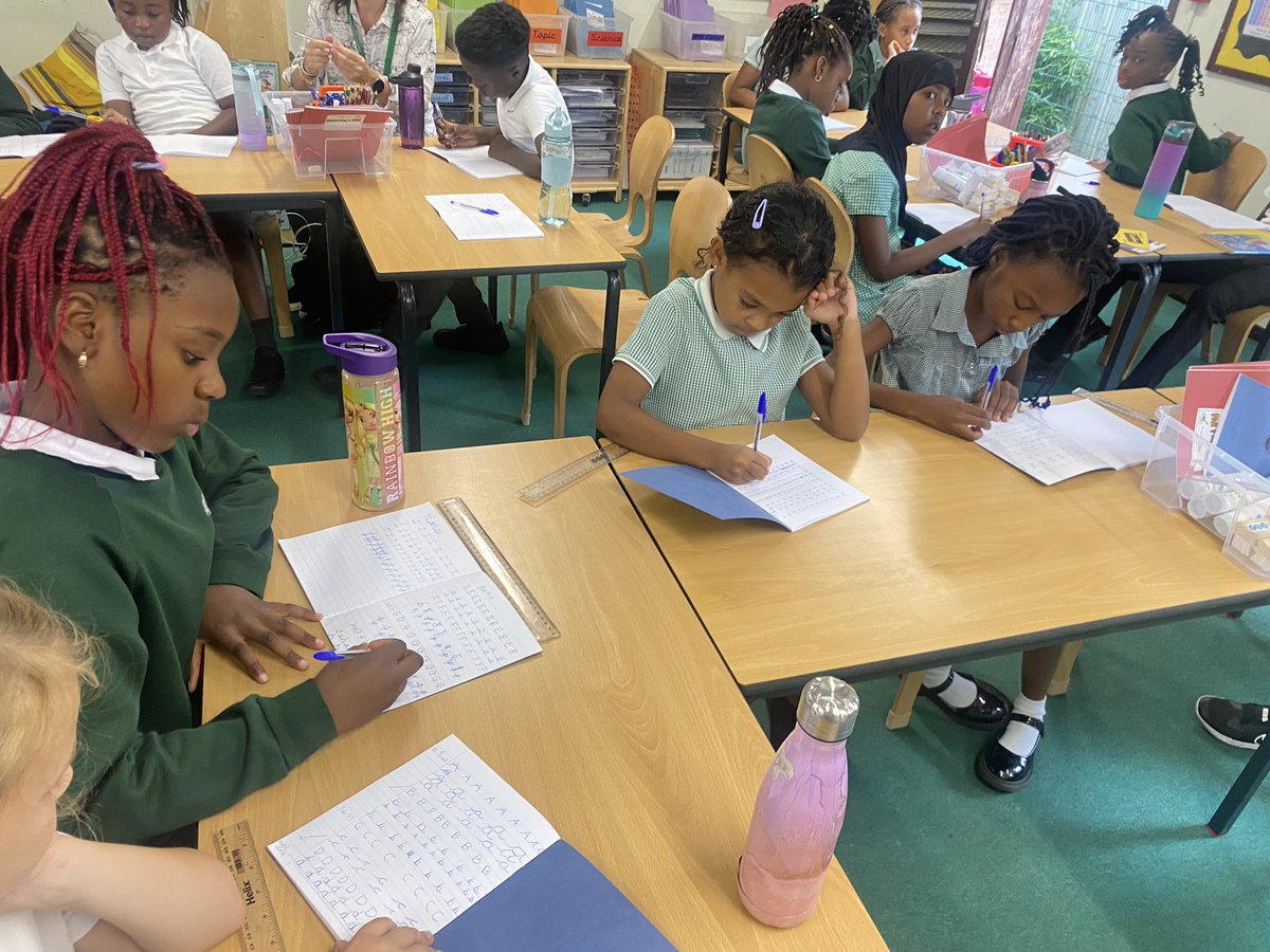 Discovery_Y4's tweet photo. Birdwatching ποΈ: Buzzard, Falcon and Kestrel π¦
In Year 4οΈβ£, the children π§π¦ are working βοΈ very hard in all aspects of their learning and we are so proud of their efforts so far πͺ Letβs do this! π #Year4 #DPS #Hardworkpaysoff #ExploreDreamGrow π± https://t.co/UZ95TWXFhk