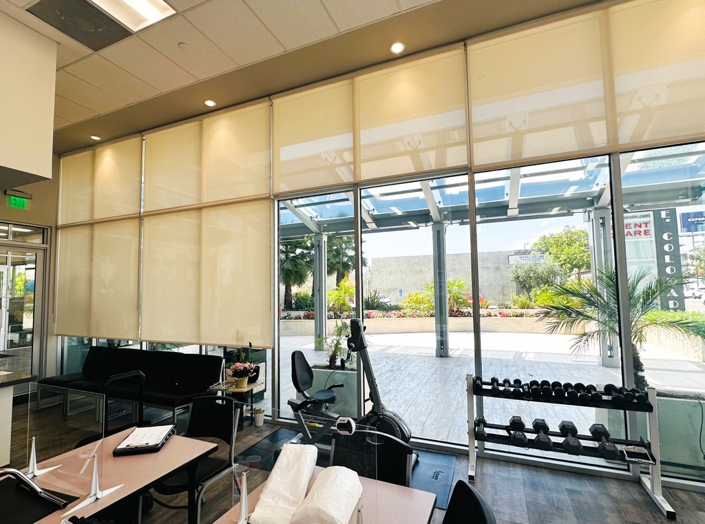 GalaxyDraperies's tweet image. California Physical Therapy in Glendale looks sleek and cozy with new solar shades in the front lobby. 

Next time you stop by their facility, let them know how great their new shades look! 😉

#physicaltherapy #glendaleca #solarshades #b2b #uvprotection #commercialjob #socal