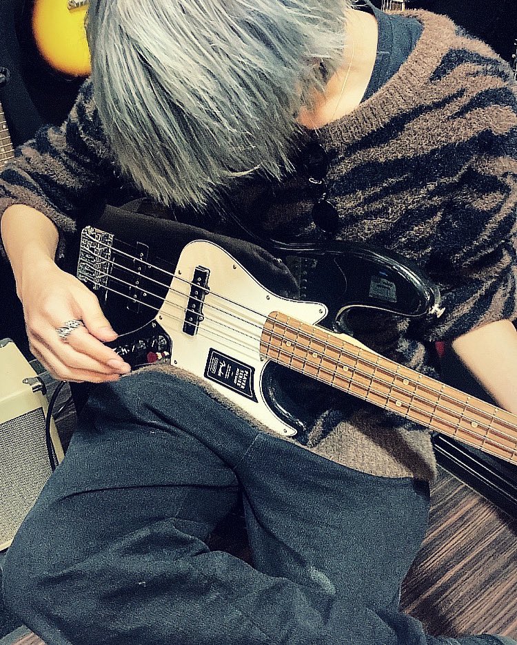 LuLu_lost_'s tweet photo. この1年で僕もなかなか変わりましたね。主に髪色が https://t.co/sqVyKshOnC