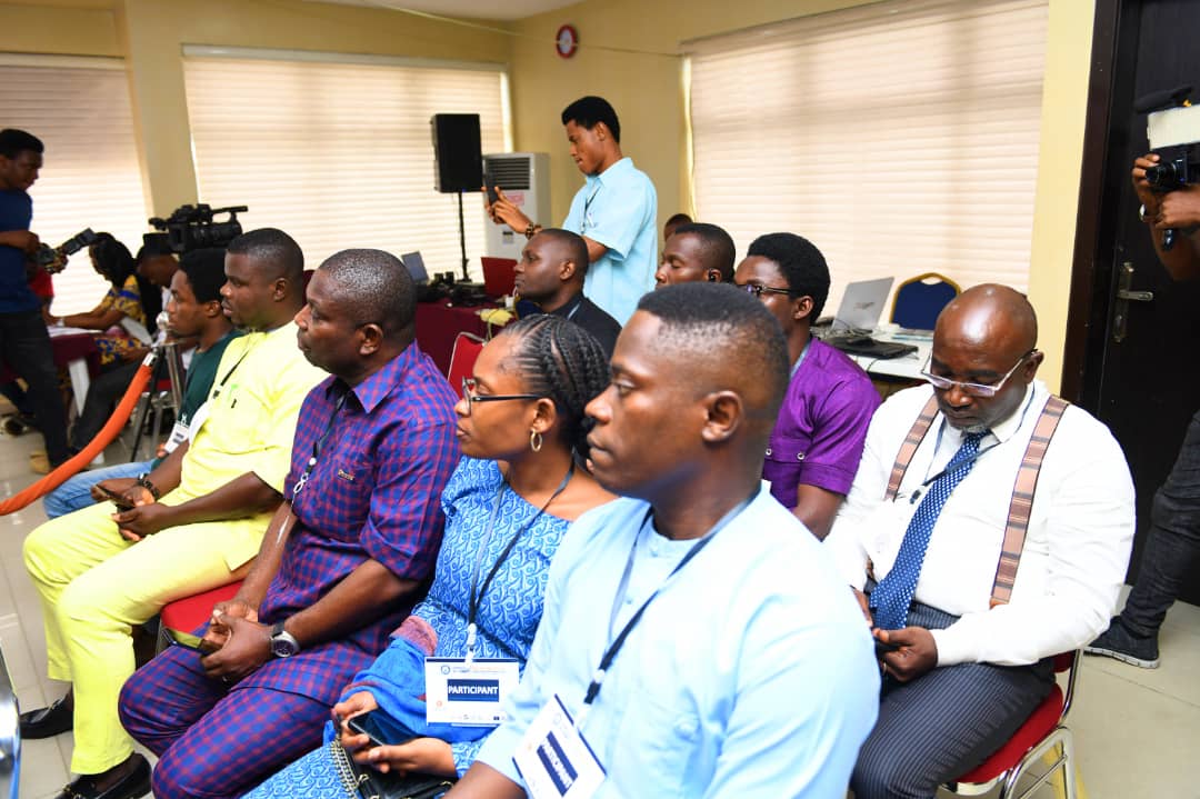 Ediflo7's tweet photo. #johnobotreadsaloud
#Readmania
#ReadToLead
#AkwaIbomToTheWorld https://t.co/aYL0Sj5Ohh