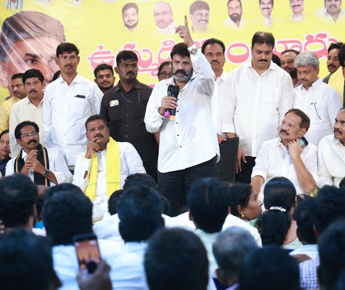 JaiTDP's tweet photo. టీడీపీ జాతీయ అధ్యక్షులు నారా చంద్రబాబు నాయుడు అక్రమ అరెస్ట్, పార్టీ భవిష్యత్ కార్యచరణపై రాష్ట్ర వ్యాప్తంగా 13 ఉమ్మడి జిల్లాల్లో టీడీపీ  సమావేశాలు నిర్వహించింది.  ఈ సందర్బంగా నేతలు చంద్రబాబు నాయుడు అక్రమ అరెస్టును తీవ్రంగా ఖండించారు.
#IAmWithBabu
#PeopleWithNaidu
#FalseCasesAgainstNaidu 
#CBNWillBeBackWithABang