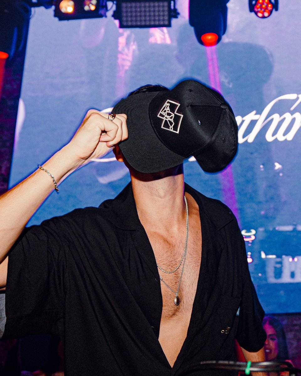 it’s drip season baby ⛷️ experts only merch out now!

expertsonlyrecs.com/merch