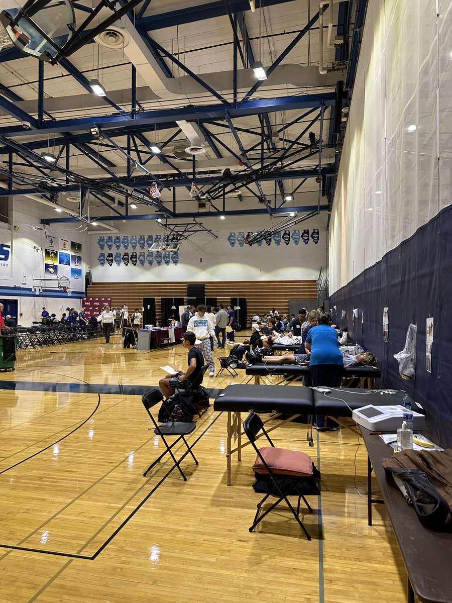 dgs_pe's tweet photo. @YoungHearts4Lif is in the building today! So many students signed up and ready to go!!! #dgspride #southsidestrong #thankyou https://t.co/55Cp2Oozo6