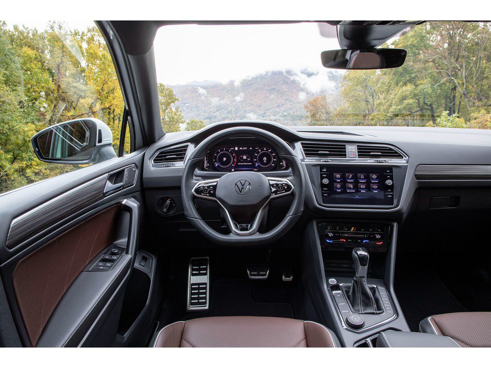 brokenclutchgrg's tweet image. Interiors with all those buttons look old school now.

I drove a VW Tiguan and it had climate controls in the screen AND a set of physical buttons below.  How is this good for margins?

Look at that pic.  It looks like a ten year old car but this is a 2023!