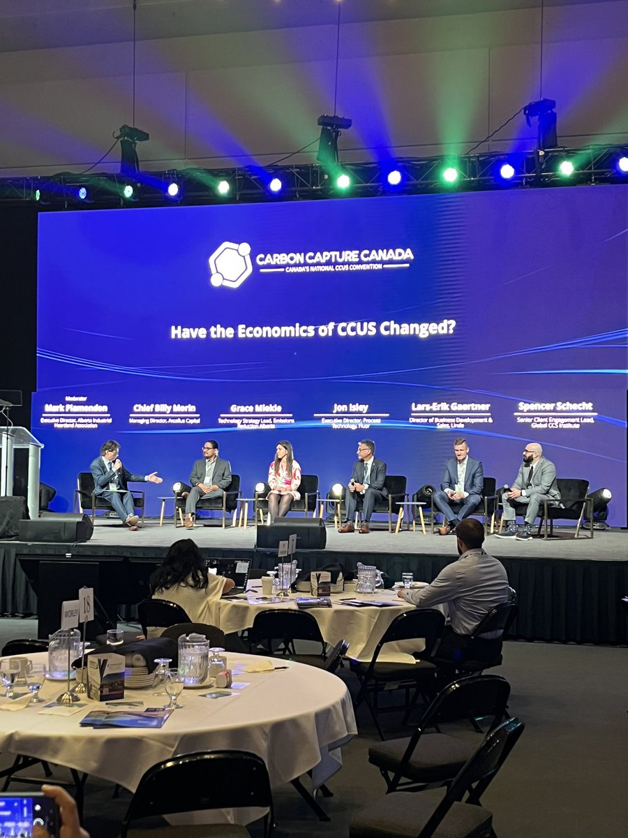 GFurtado_CAC's tweet photo. Grace Miekle of @ERAAlberta_ with some great insights on the economics of CCUS at Carbon Capture Canada in Edmonton. 

“carbon capture kick start helping to de-risk projects..”

#carboncapturecanada #ccus https://t.co/JMYKQJMjV6