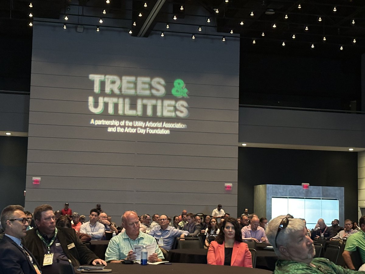 AmyFischbach's tweet photo. About 1,000 attendees have registered for the 2023 Trees & Utilities event this year. The conference is now underway. #treesandutilities @tdworldmag https://t.co/tCasCyDp46