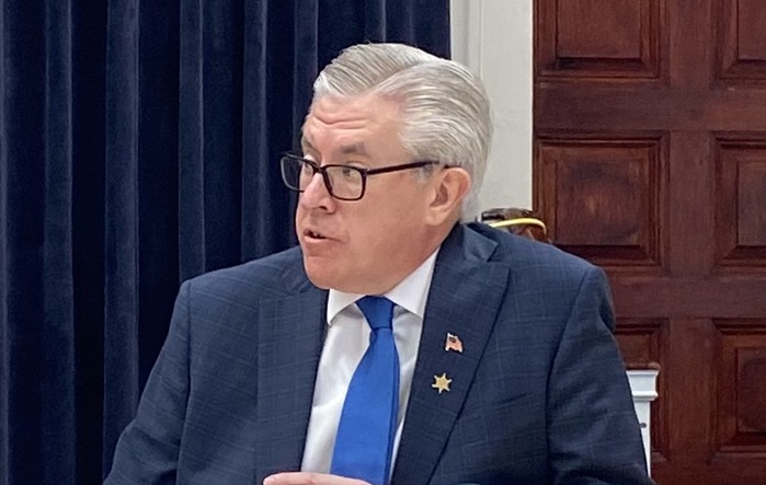 At Local Govt Advisory Commsn mtg, @CityOfWaltham <a href="/JMcLaughlin94/">John McLaughlin</a> thanks admin &amp; Legislature for strong FY24 state budget, with increases for discretionary local aid &amp; school aid, &amp; new funding for roads, school buildings &amp; school meals. #mapoli #LGAC