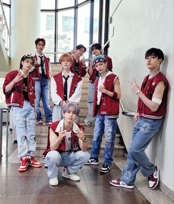 Solo por straykids vere los VMA 

#StrayKids #VMAs #VMA <a href="/Stray_Kids/">Stray Kids</a> #StrayKidsAtVMAs <a href="/vmas/">Video Music Awards</a> <a href="/MTV/">MTV</a>