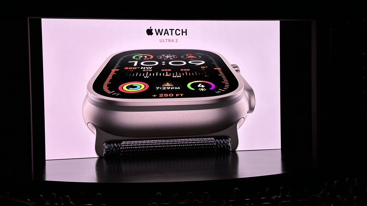 spin9's tweet photo. เปิดตัว Apple Watch Ultra 2 

ดีไซน์เดิมจากรุ่นแรก
รองรับ Precision Finding
เพิ่มความสว่างจอสูงสุดเป็น 3,000 nits
หน้าปัดใหม่ Modular Ultra
รองรับการบันทึกค่ากิจกรรมต่างๆ ได้มากขึ้น
แบตอึดเท่ารุ่นแรก
รองรับ Double Tap เหมือน Apple Watch Series 9

#AppleEvent https://t.co/6y0tOFrbDm