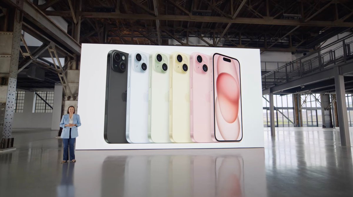 basketora12's tweet photo. RT @gizmodojapan: 【速報】新型の「iPhone 15」が発表 #AppleEvent

少し丸みを帯びたデザインに。Proモデル限定だった「ダイナミックアイランド」も搭載します。 https://t.co/7hzZ5aiTjA