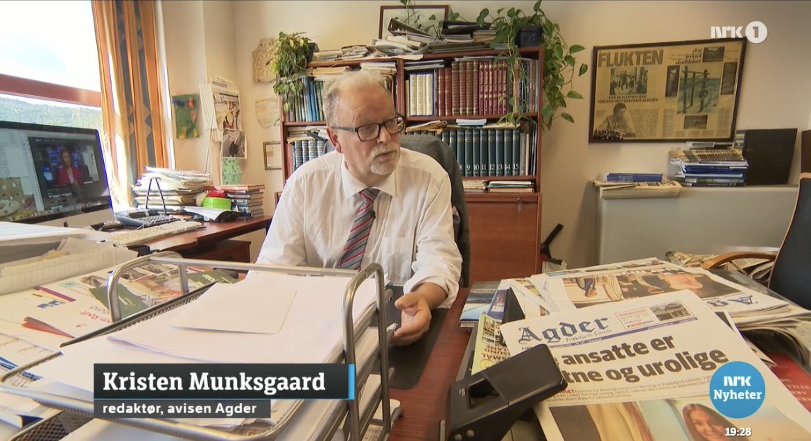 Slik skal det se ut på et ekte redaktørkontor! Glem clean desk - heia nyheter på ekte papir!