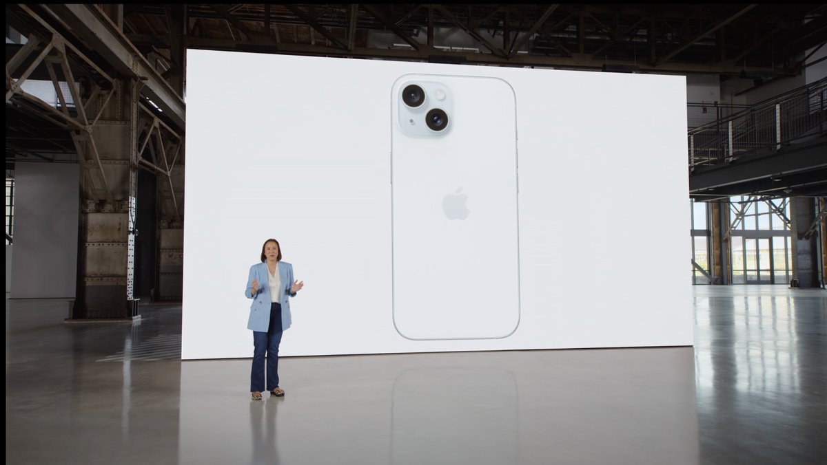 briondesigns's tweet photo. When do we get the XXXXXXXL iPhone? #AppleEvent2023 https://t.co/Msuaknc59S