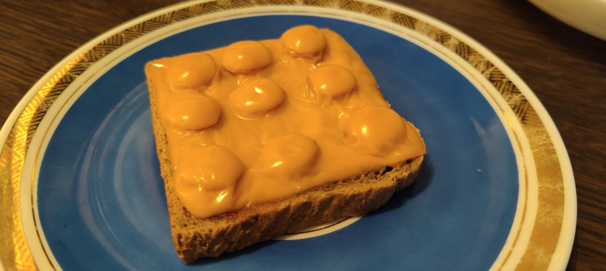 Die Herzdame hat gekocht. 
Es gibt LuftpolsterfolienToast 

oder nen Flächen 3x3er Klemmbaustein. 

In jedem Fall sehr lecker