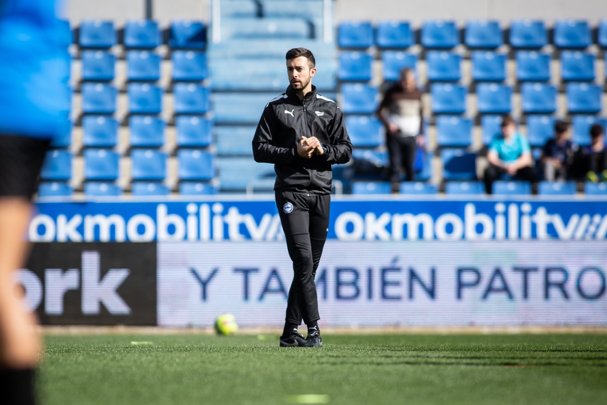 Eduloscos's tweet photo. Eskerrik Asko eta Goazen Gloriosas y Glorioso!⚪️🔵🦊 https://t.co/YhT3V0omvb