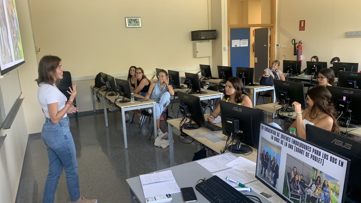 NitzaMedina's tweet photo. 🌍 En los últimos días de #BITaminadas, orientamos proyectos de las chicas hacia los ODS de la #Agenda2030. Es impresionante ver cómo la IA puede ser una herramienta poderosa para abordar problemáticas relacionadas con estos objetivos. (1/4) https://t.co/5wxkkJymPY