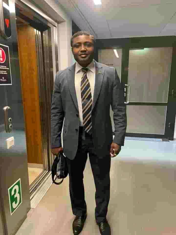 Whenever Nigerian security and Nigeria Government hear the voice of St. Simon Ekpa the PRIME MINISTER they will all run to Church and start praying shouting Holy Ghost Fire 🔥🤣🤣 do you know why? Nigeria is afraid of the coming of BIAFRA. Idu aka na onu still ongoing 🤣🤣🤣