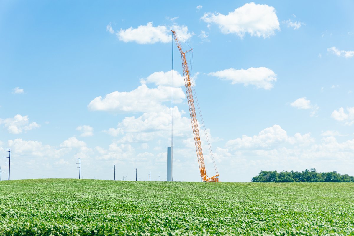 WanzekConst's tweet photo. Field of Dreams – Renewables Edition. #TeamWanzek #WindTower #Renewables #Crane #Iowa https://t.co/lfoofj4qA2