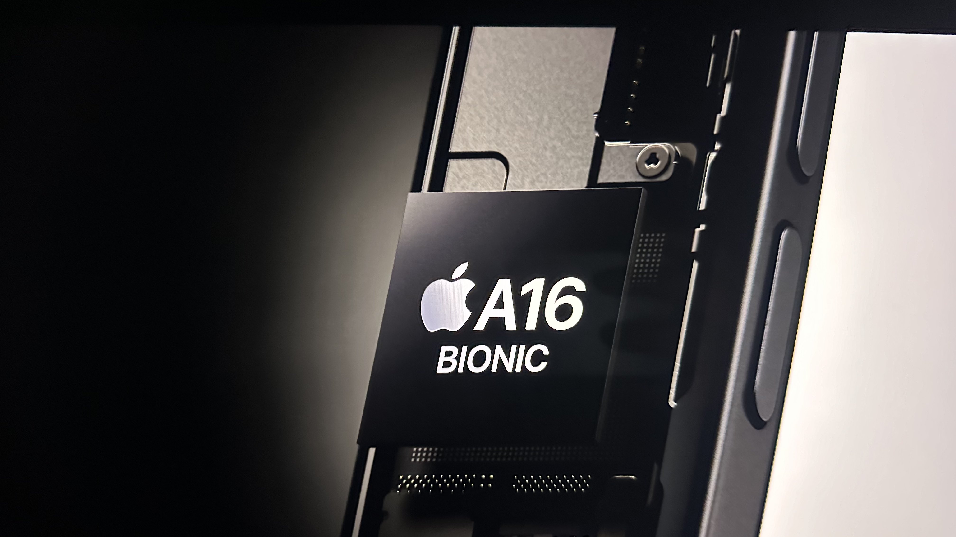 Ishan Agarwal on X: "Last year's Apple A16 Bionic chip comes to the iPhone  15 & iPhone 15 Plus. #AppleEvent #iPhone15 https://t.co/kuq3PSgM9H" / X