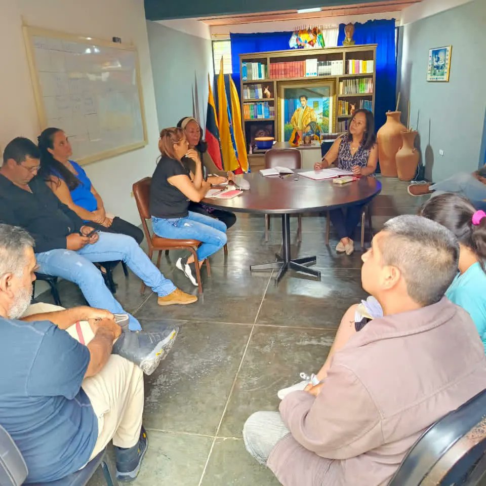 PsuvOrgTa24's tweet photo. #Hoy Martes Reunión Ordinaria Equipo Político Municipio Francisco de Miranda...@NicolasMaduro @dcabellor @FreddyBernal @JorgeMenesesFFM @PartidoPSUV @PSUVTachira #UnidosSomosMas #ChavezVive https://t.co/9JANtJ7K0c