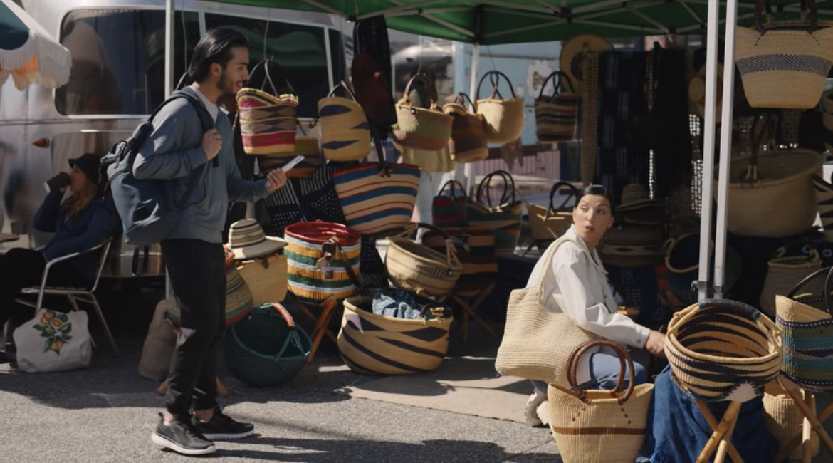 PopCrave's tweet image. iPhone 15 introduces feature that will directly guide you to someone who shares their location with you, for example, if you get lost in a crowded area. #AppleEvent