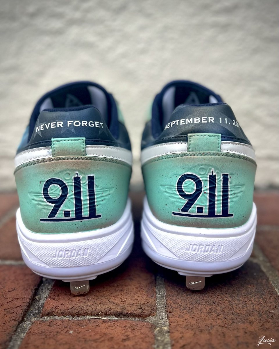 Aaron Judge is wearing these cleats today to honor the heroes of 9/11 (via @LuciaFootwearCo)