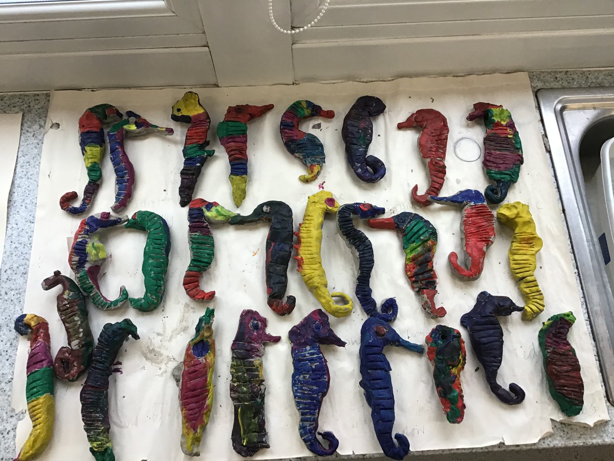 Y2 Seahorse class have been busy making their very own seahorses out of clay and painting them using acrylic paints. Last week we learnt a lot about seahorses and did a book review on the story ‘Sully the Seahorse’. 🤩 #LLPS