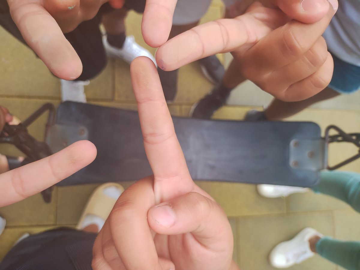 OchiengRebekah's tweet photo. Today's air quality was too bad for outdoor recess. I heard, "How will we know when the air is safe enough to play outside?" Students collected Air Quality Index data, observed dust around campus, and created their own tests to find out more. #authenticlearning #inquiry https://t.co/bCFrWC33bf
