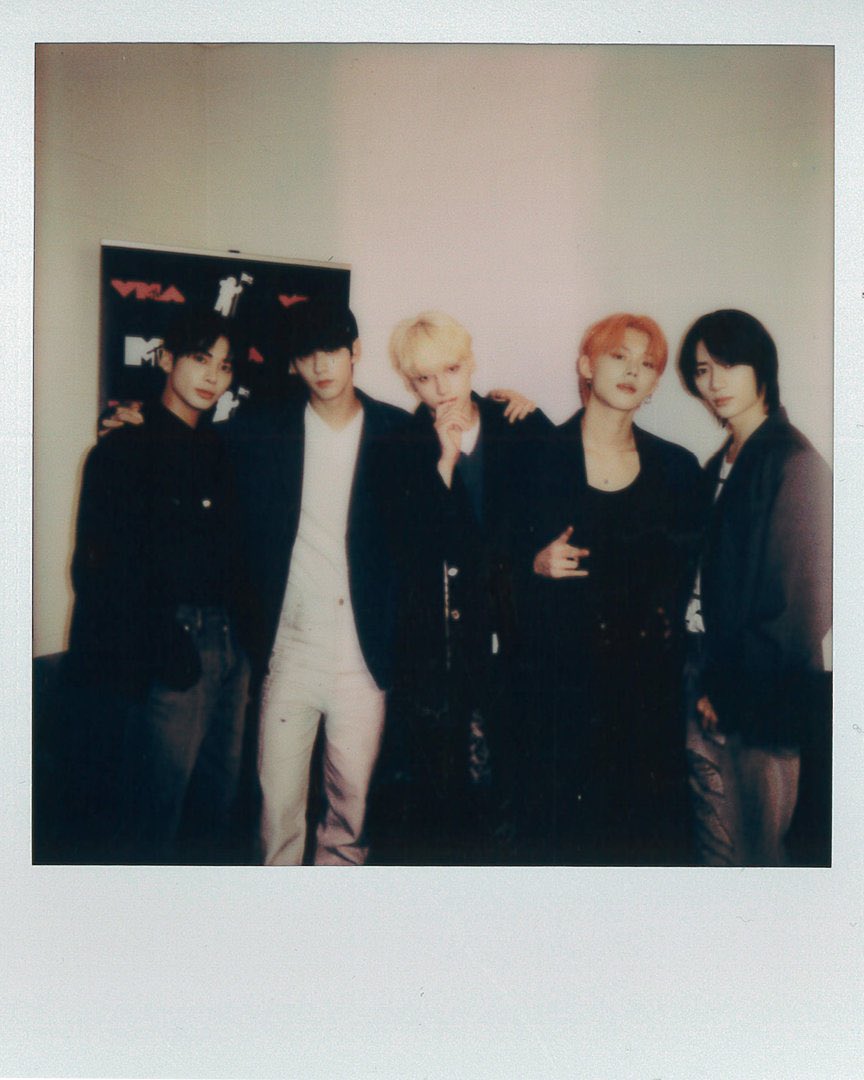 isntyeonjun's tweet photo. Rehearsals are done dusted and the day of our first performance in VMAs is finally here. Keep your eyes on us! 🖤 https://t.co/MDNudk3qJy