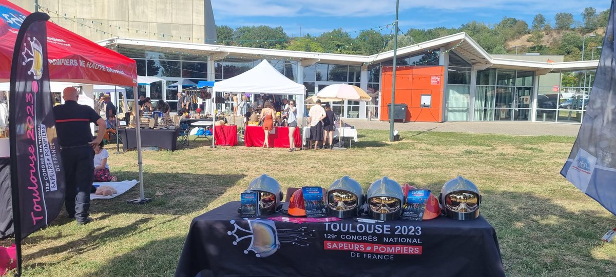 cnspf2023's tweet photo. Le #comipy était ravi d’être présent dimanche à la Clutcho' : 11 ans de Clutch au Bascala ! Une édition spéciale à l’occasion de l’anniversaire de @ClutchToulouse. Depuis un an, il participe aux côtés du @sdis31officiel à ces superbes manifestations culturelles. https://t.co/yV6c1wqFBu
